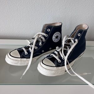 Converse Chick Taylor . NAVY women’s 7 1/2.